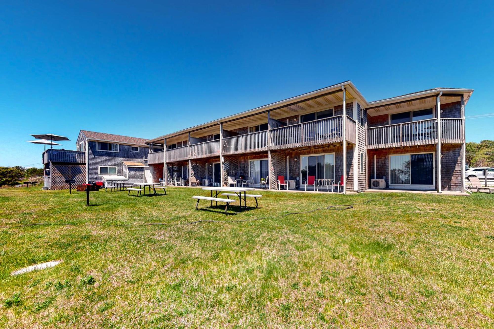 Large Studio With Patio And Pool North Truro Exterior photo
