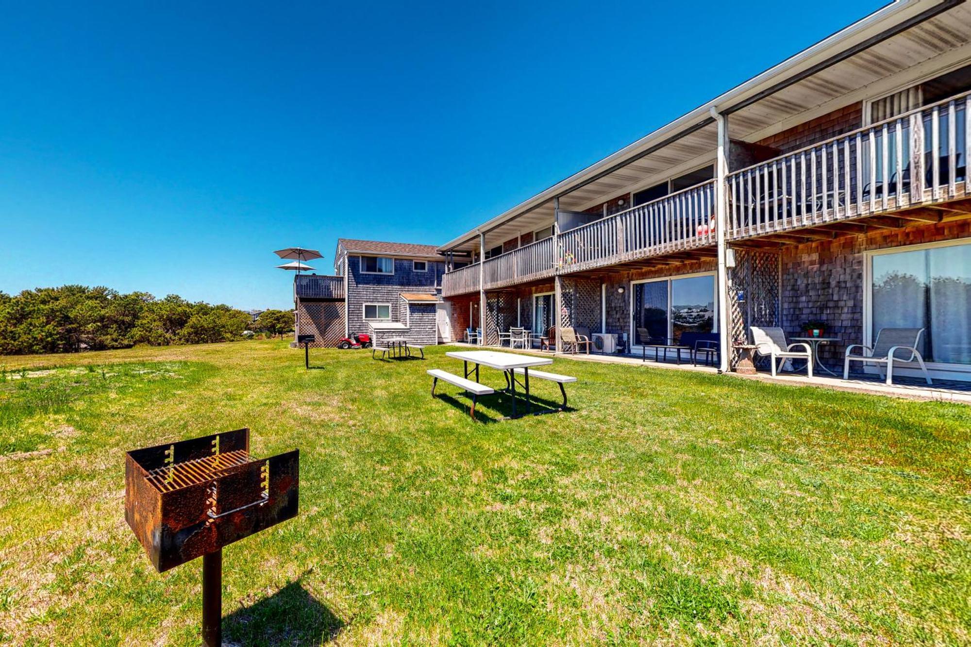 Large Studio With Patio And Pool North Truro Exterior photo